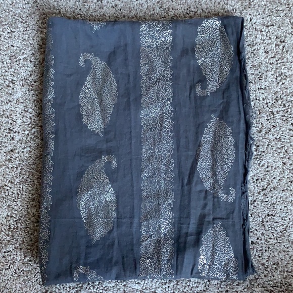 American Eagle Silver/Grey Paisley Infinity Scarf